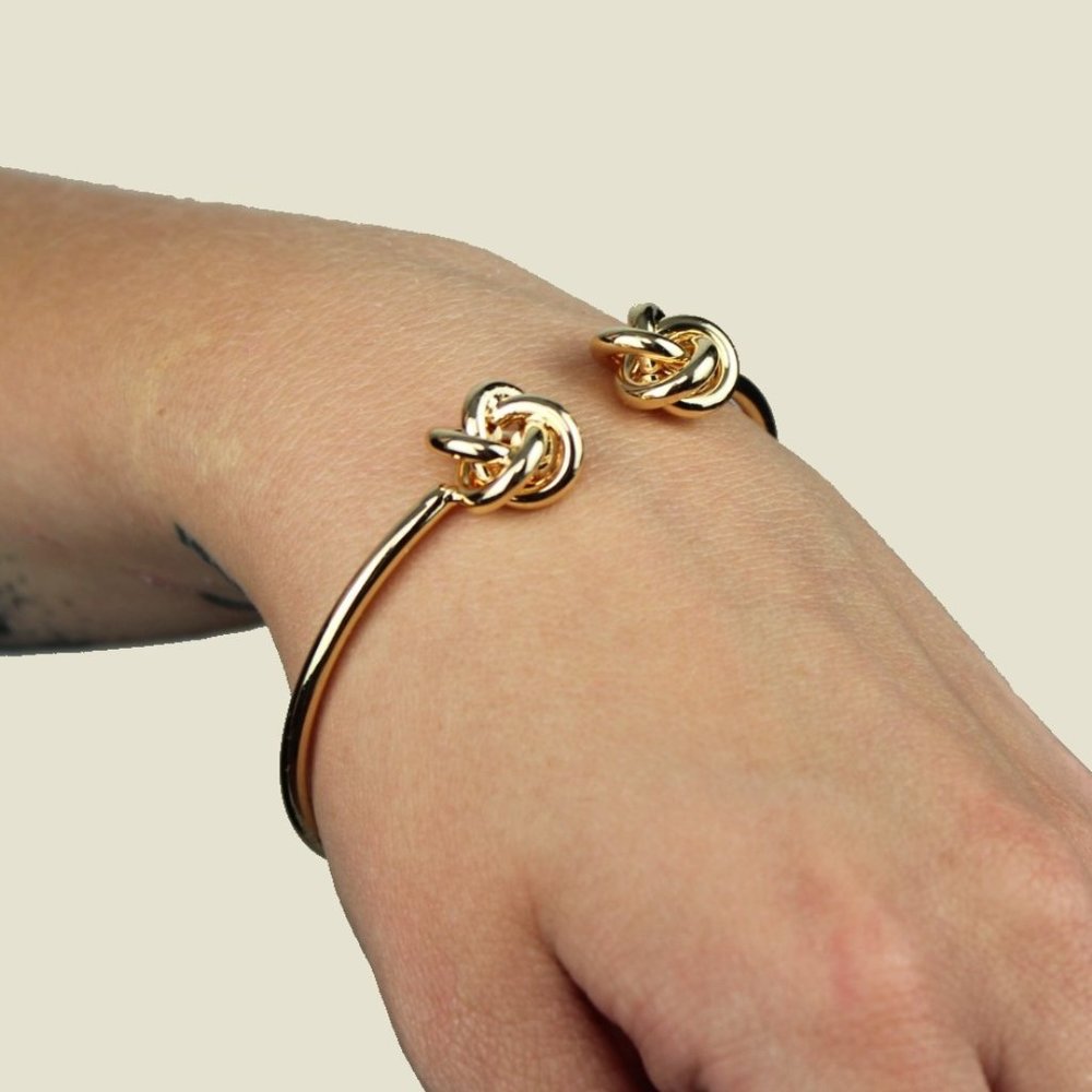 Gold Knot Bracelet
